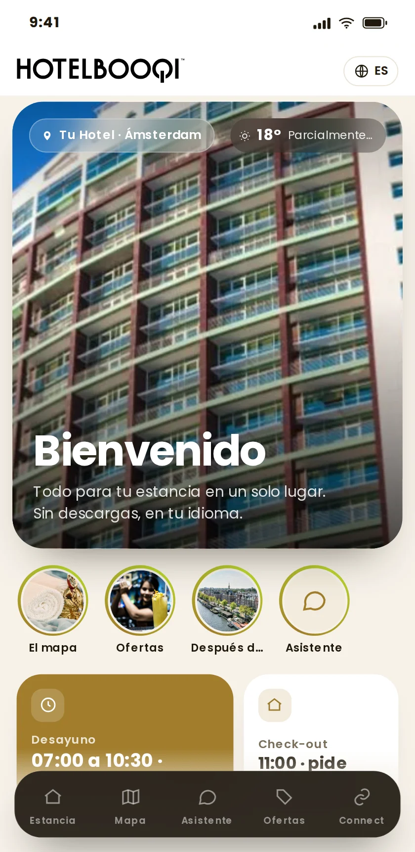 HotelBooqi con la guía digital en un teléfono