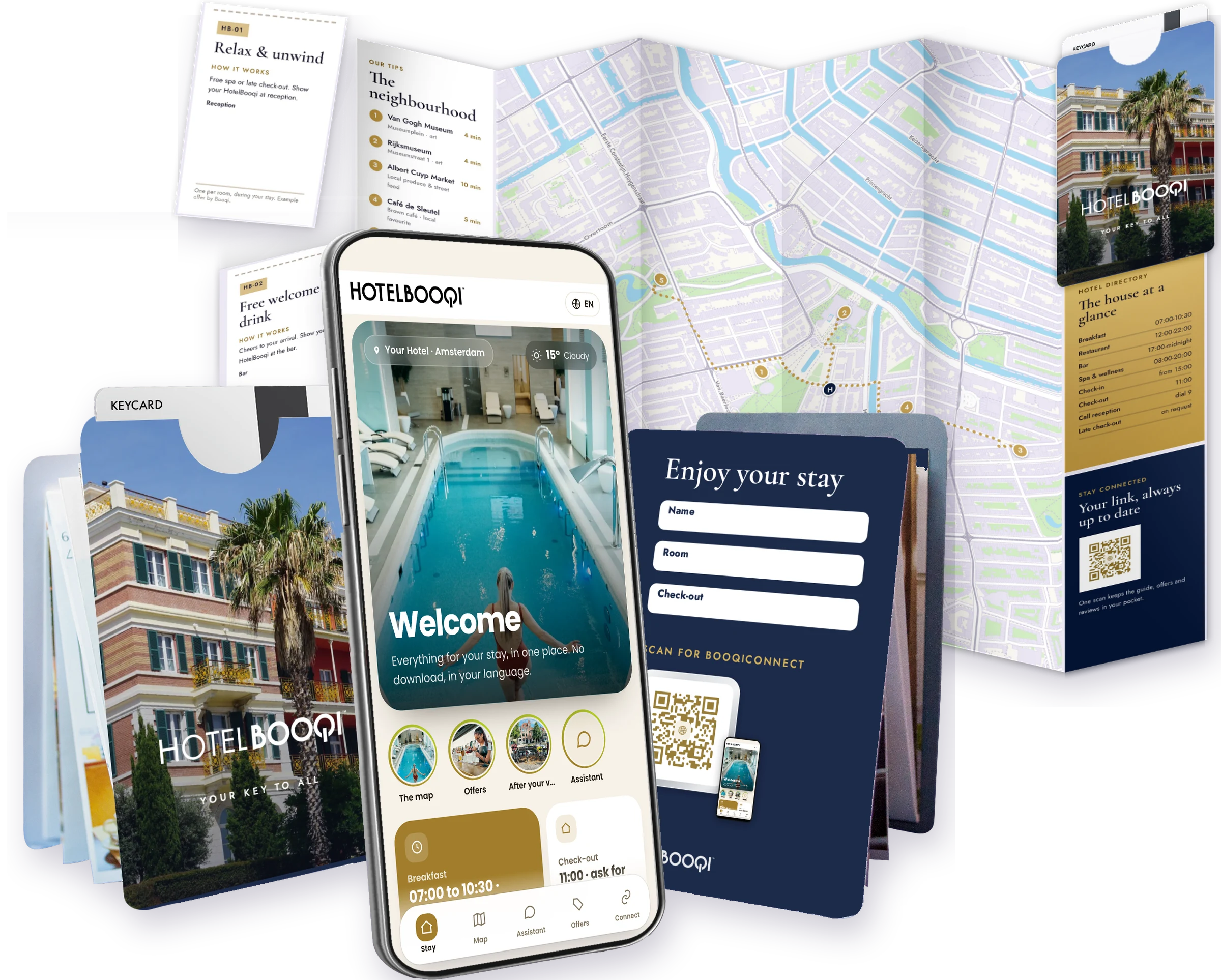 Un HotelBooqi en main, avec le guide numérique sur un téléphone
